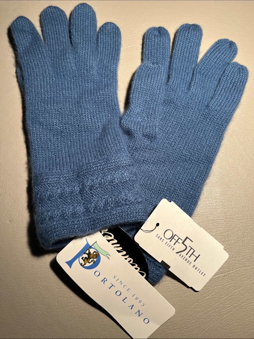 Portolano Women’s Riviera Blue 100% Cashmere gloves.
